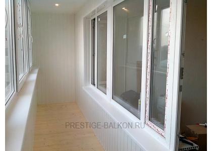 Теплое остекление балкона профилем rehau с утеплением и деревянной отделкой в Долгопрудном